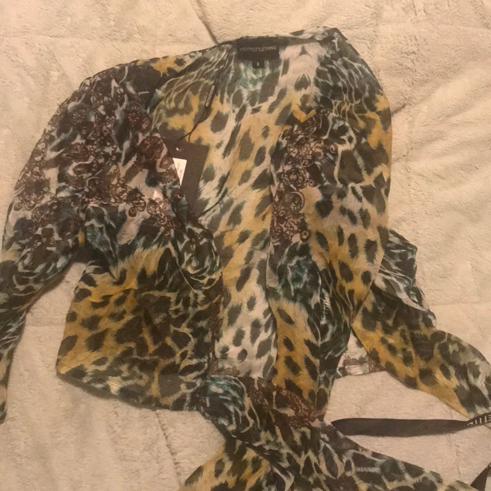PrettyLittleThing Front tie kimono crop top